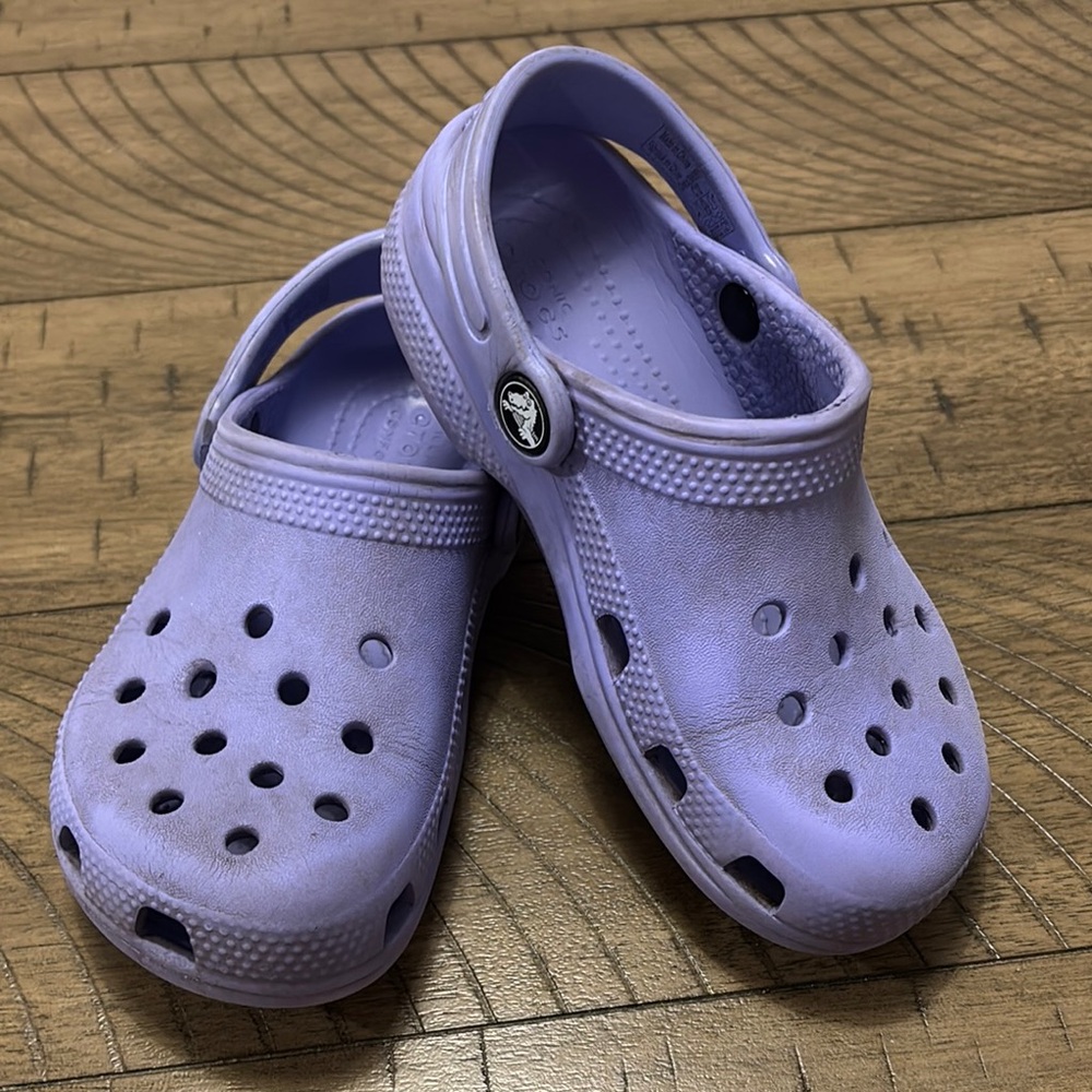 CROCS Purple Sandals with Ventilation and Heel Strap